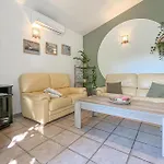 Σπίτι διακοπών Amazing In With Swimming Pool Aramon